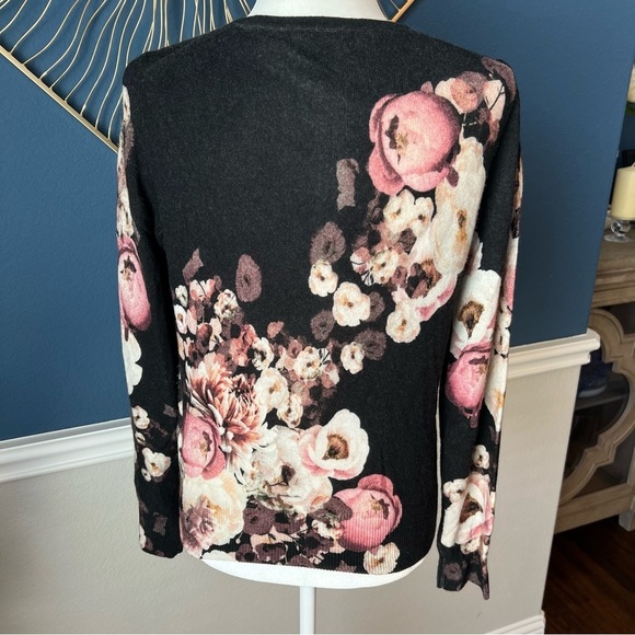 100% Cashmere Floral Button-Up  Sweater - Picture 4 of 5